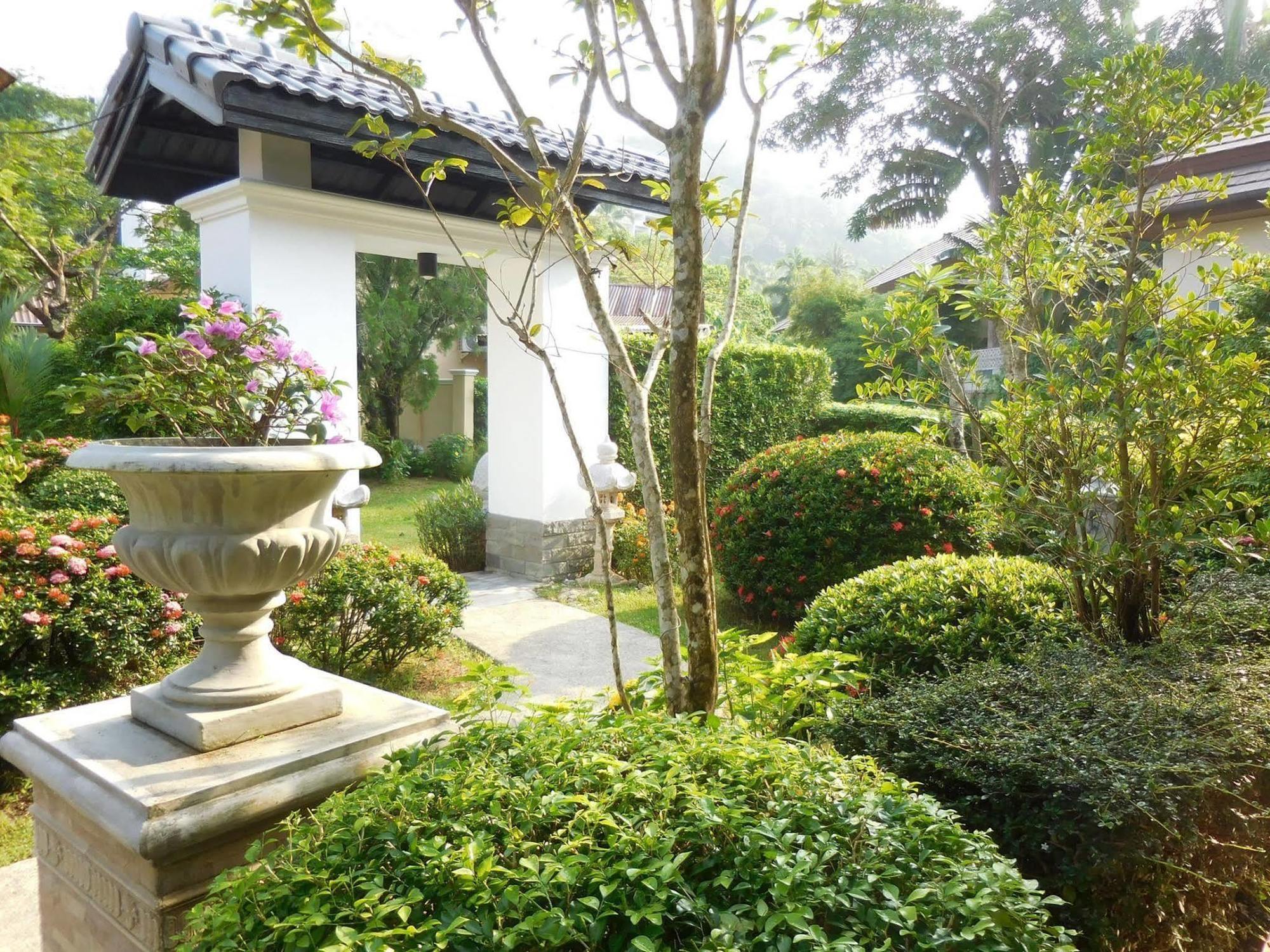 Holiday Village And Natural Garden Resort Phuket Extérieur photo